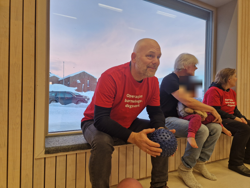 VIKTIG FOR SAMFUNNET: Pål Julius Skogholt (SV) (t.v.) er tydelig på at barnehagen er en viktig samfunnsinstitusjon. Her sammen med Oskar Gjøstøl og Birgit Czyz.